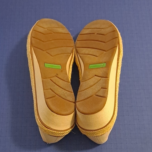 Like new! Grasshoppers Beige stretchy knit Slip-On espadrille wedges, sz 7.5 - Picture 5 of 8